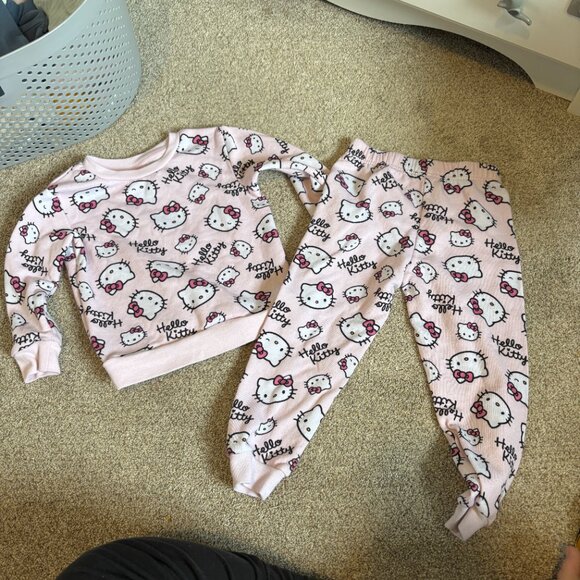 Hello kitty Girl Sweat Matching Lounge Set Pink size 4T - Picture 2 of 11